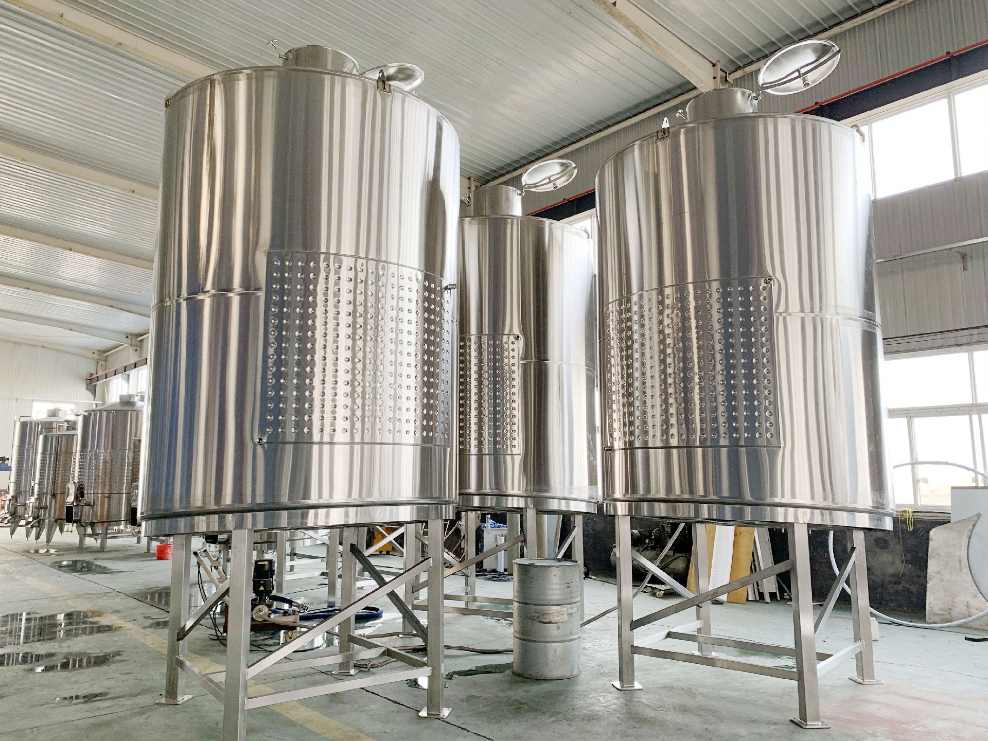 white wine tank